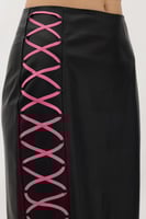 تنورة جلدية - أسود - جلد طبيعي بفتحة خلفية ورباط ج...