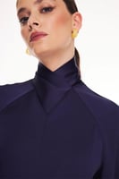 جمبسوت نيلي بأكمام راجلان واسعة رويال أنيق من LATI...