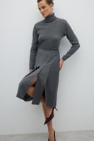 تنورة صوف مطوية – رمادي – بتفاصيل شق أنيقة – ROMAN...