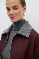 معطف بورجوندي – تفاصيل مخططة وياقة شريطية بسحاب –...