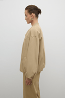 معطف بياقة مضلعة – بيج أنيق – دفء عملي بلمسة كلاسي...