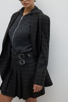 سترة بليزر مزدوجة الأزرار باللون الفحمي - تصميم تر...