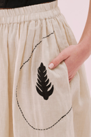 تنورة كتان مطرزة بطول متوسط – بيج وأسود – أنيقة وم...