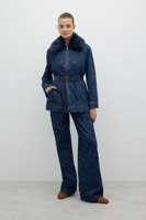 جاكيت نيلي بحزام وياقة فرو قابلة للفصل - تصميم عصر...