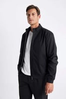 جاكيت رجالي أسود طارد للماء بقصة ضيقة وياقة واقفة...