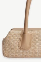 أكملي أناقتك مع حقيبة مونا القش من Les Benjamins -...