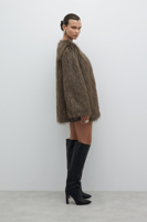 معطف فرو صناعي – لون قياسي – دفء وأناقة شتوية – RO...