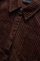 الأناقة اليومية تبدأ بالقميص البني – Les Benjamins...