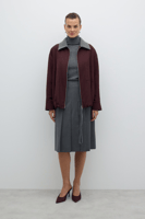 معطف بورجوندي – تفاصيل مخططة وياقة شريطية بسحاب –...