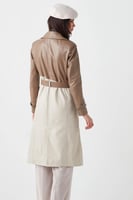 معطف واق من المطر من الجلد الطبيعي للنساء باللون ا...