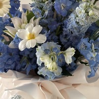 باقة ورد دلفليوم || لمسة السماء