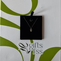 بوكيه ورد فاخر مع سلسال ذهب عيار 18 – هدية تجمع ال...