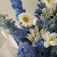 باقة ورد دلفليوم || لمسة السماء