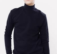 بلوزه كم طويل بياقة رقبة عالية،