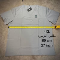 الطقم كامل من 3 قطع وهم سكراب رمادي وبنطلون وتيشير...