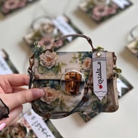 كريم يدين على شكل شنطة – هدية يوم المعلم