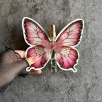 توزيعة عطر "Miss Dior" داخل فراشة أنيقة – 10 مل