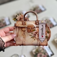 كريم يدين على شكل شنطة – هدية يوم المعلم