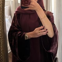 Bisht Velvet – عباية مخمل ربع بشت