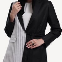 Linen Pinstripe – عباية بليزر لينن مقلم