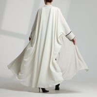 Bisht Poka Dot – عباية بشت منقطة بيج