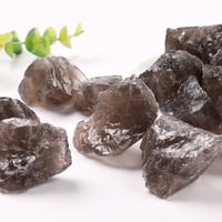 حجر كريستال عسلي مقاس 2-3 سم وزن 100 غ