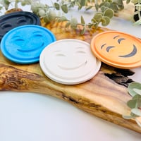 قالب سيليكون كوستر وجه ضاحك مقاس 10*10 سم