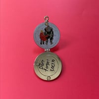 بن فل متل ألكمست - شعار ملون