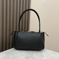 شنطة نسائية برادا