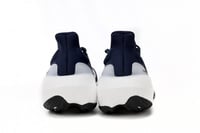 حذاء الترا بوست 23