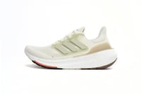 حذاء الترا بوست 23