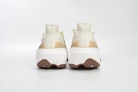 حذاء الترا بوست 23