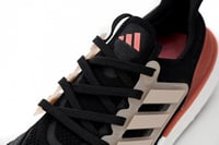 حذاء الترا بوست 23