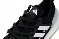 حذاء الترا بوست 23