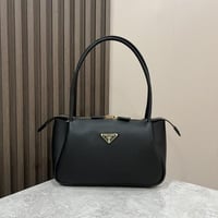 شنطة نسائية برادا