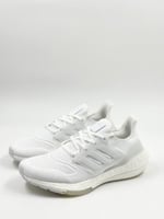 حذاء الترا بوست 22