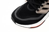 حذاء الترا بوست 23