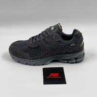 حذاء نيو بالانس 2002