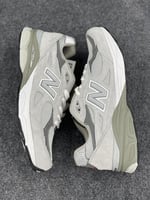 نيو بالانس 990