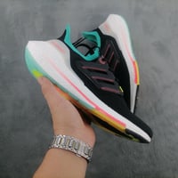 حذاء الترا بوست 22