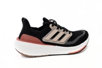 حذاء الترا بوست 23