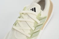 حذاء الترا بوست 23