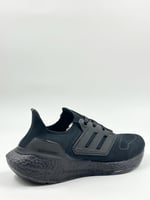 حذاء الترا بوست 22