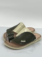 حذاء شرقي مطرز