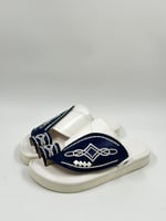 حذاء شرقي مطرز