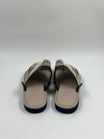 حذاء شرقي مطرز