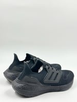 حذاء الترا بوست 22