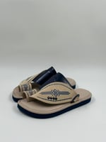 حذاء شرقي مطرز