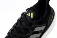 حذاء الترا بوست 23