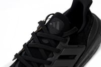 حذاء الترا بوست 23